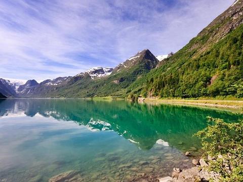 Norwegische Fjorde im Mittsommer