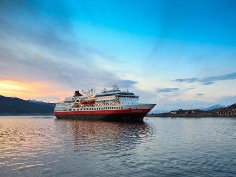 Midnatsol Silvesterkreuzfahrt Reise Hurtigruten Kreuzfahrten 